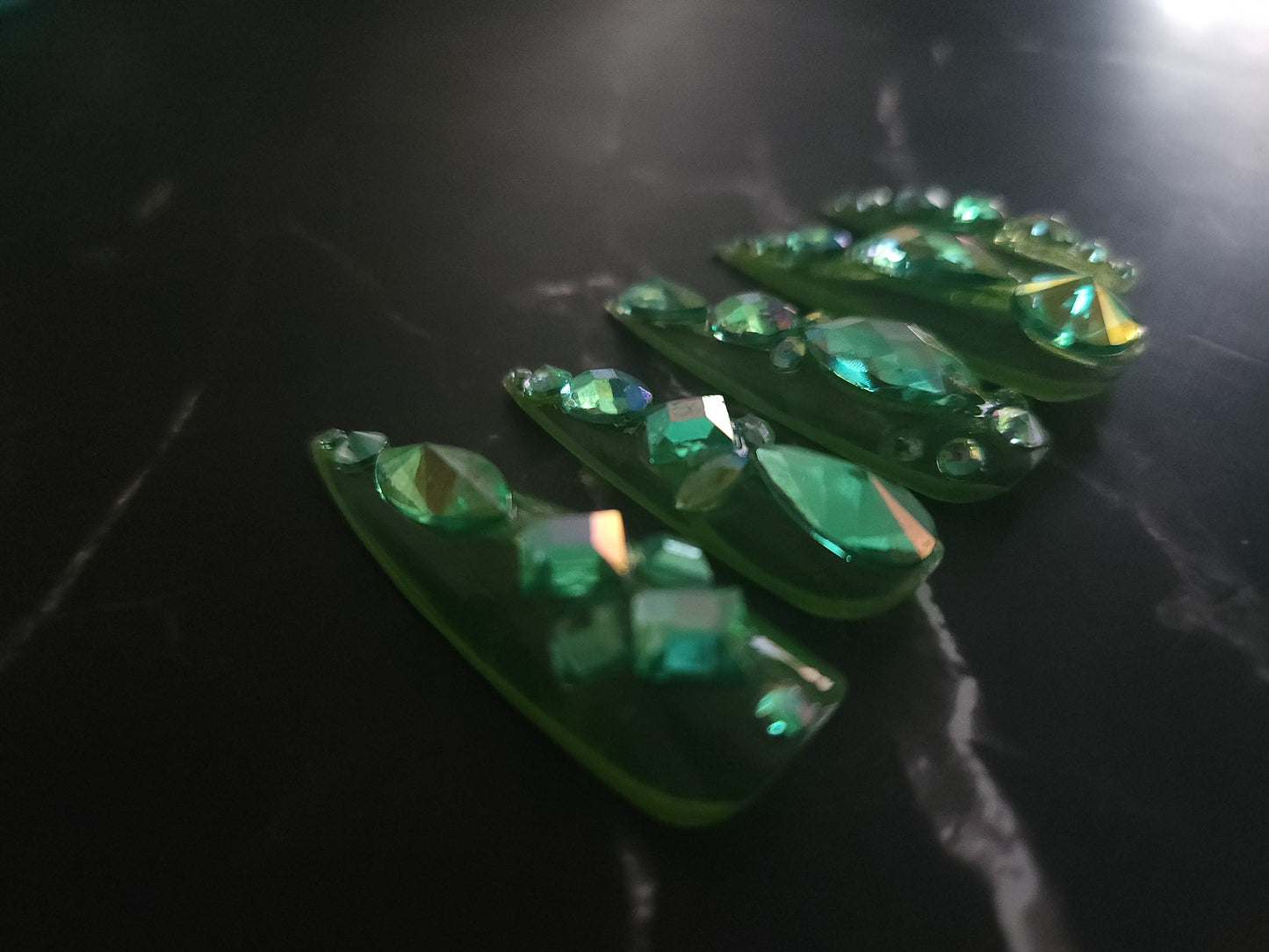 "Emerald Ice" Press-On Nails Set
