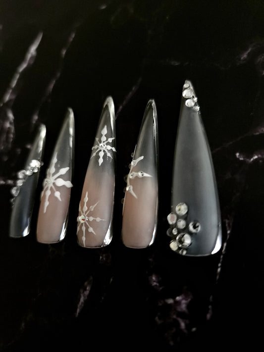 "Winter Wonderland" Press-On Nails Set