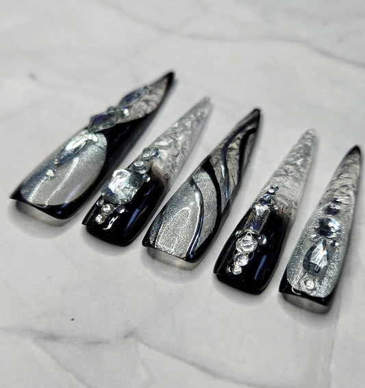 "Frostbite Kiss" Press-On Nails Set