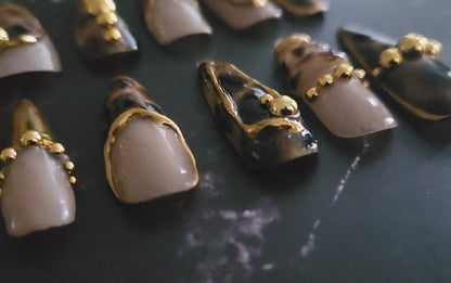 "Shell Seduction" Press-On Nails Set