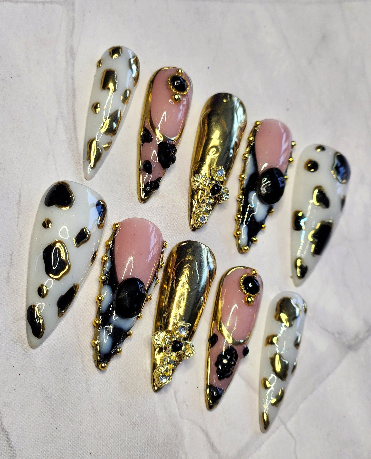 "Moo-Lah" Press-On Nails Set