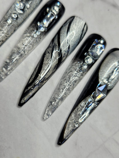 "Frostbite Kiss" Press-On Nails Set