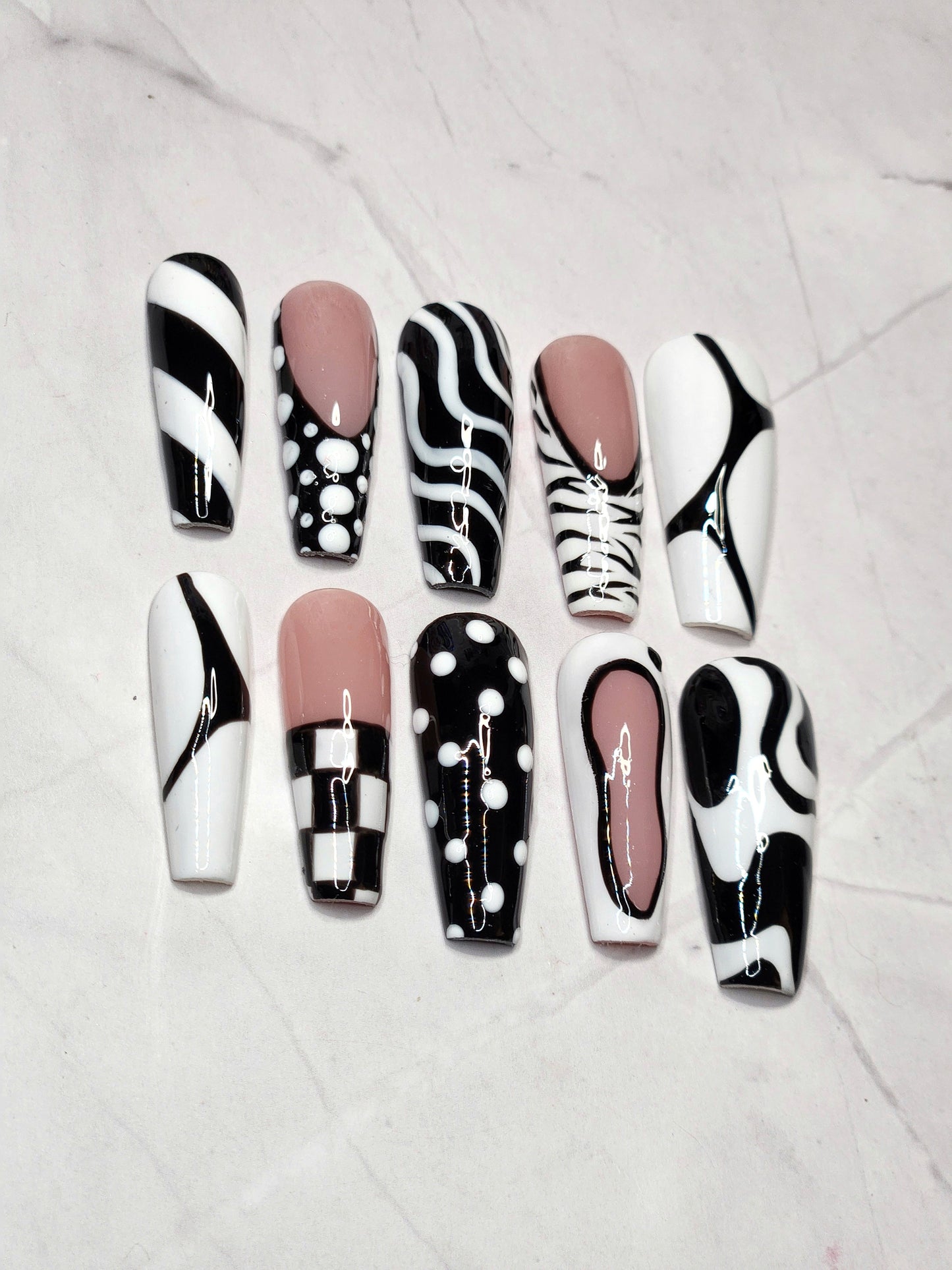 "Monochrome Chic" Press-On Nails Set