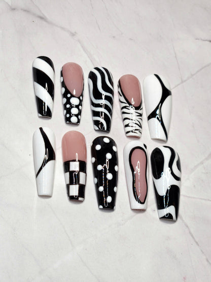 "Monochrome Chic" Press-On Nails Set