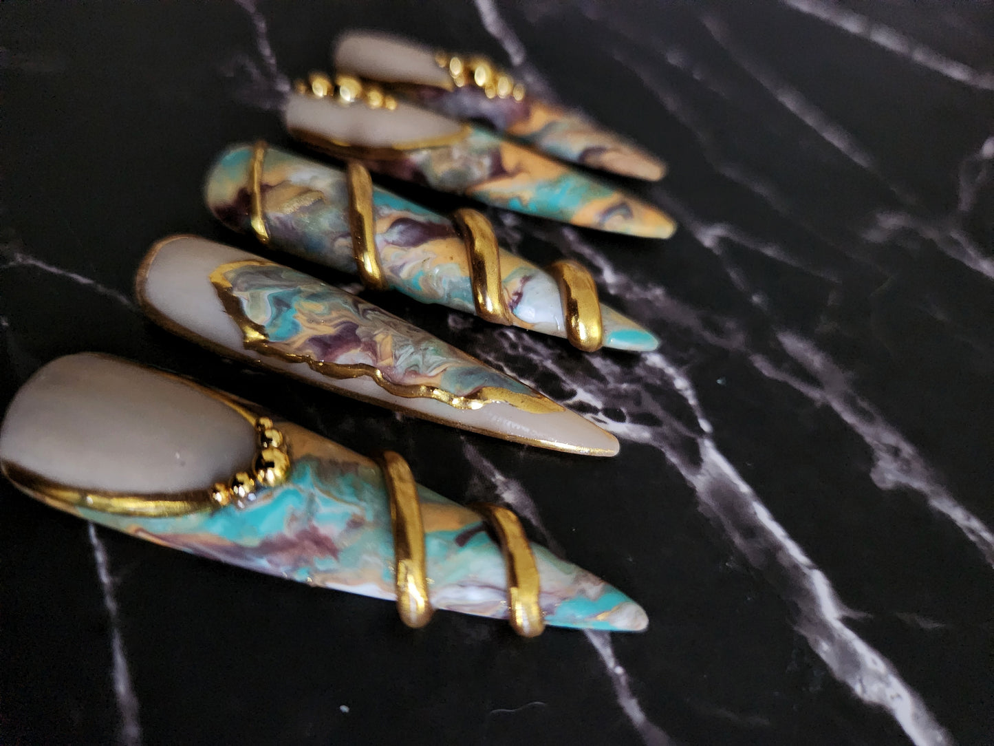 "Elysian Marble" Press-On Nails Set