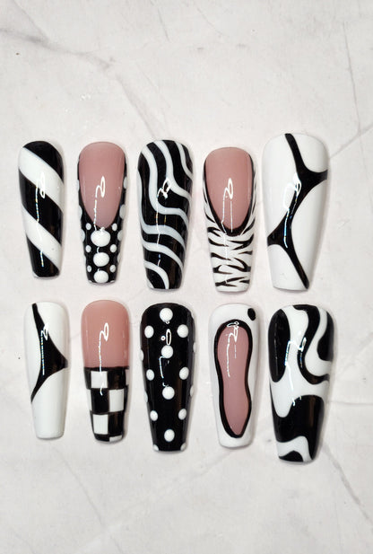 "Monochrome Chic" Press-On Nails Set