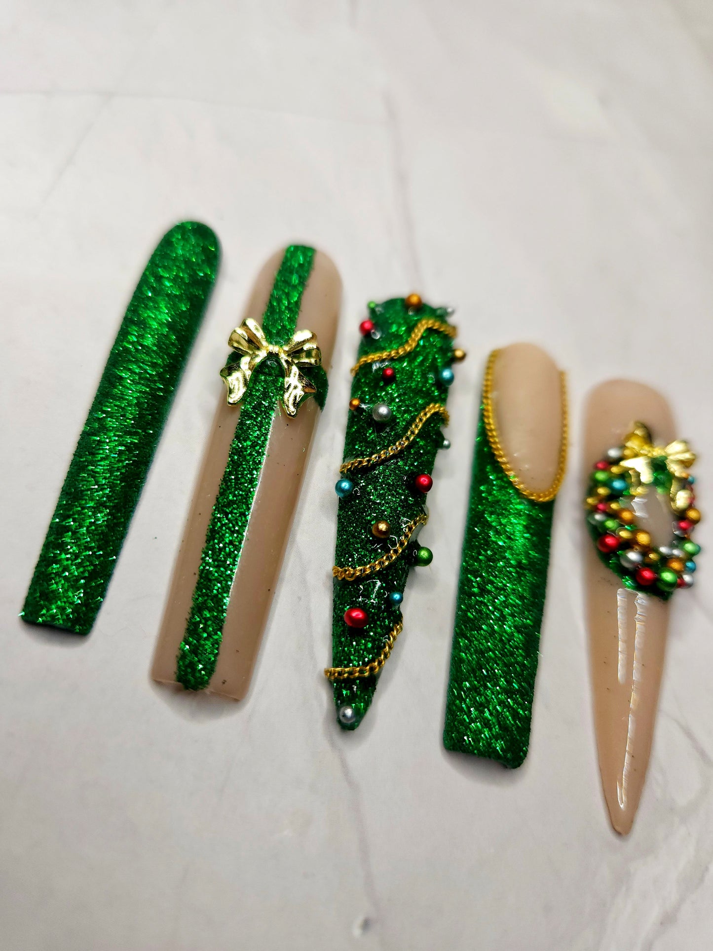 "Evergreen Glam" Press-On Nails Set