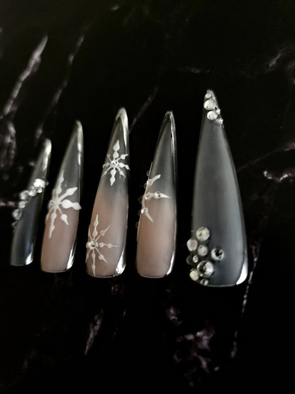 "Winter Wonderland" Press-On Nails Set