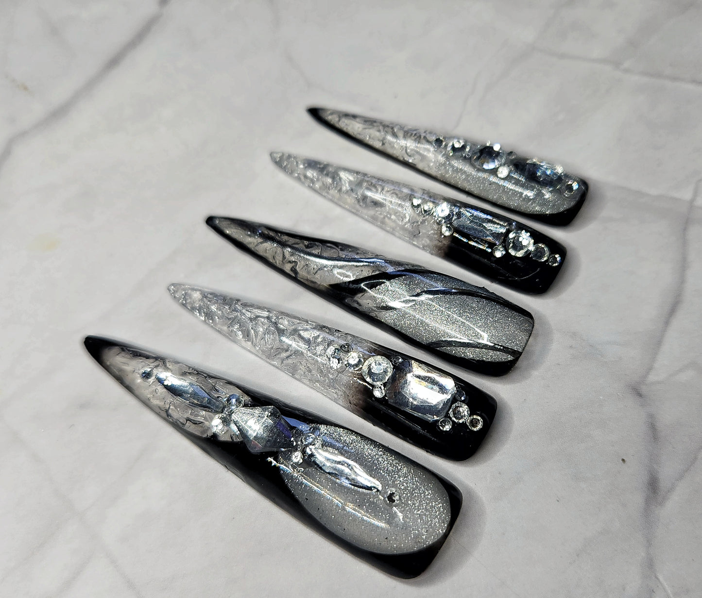 "Frostbite Kiss" Press-On Nails Set