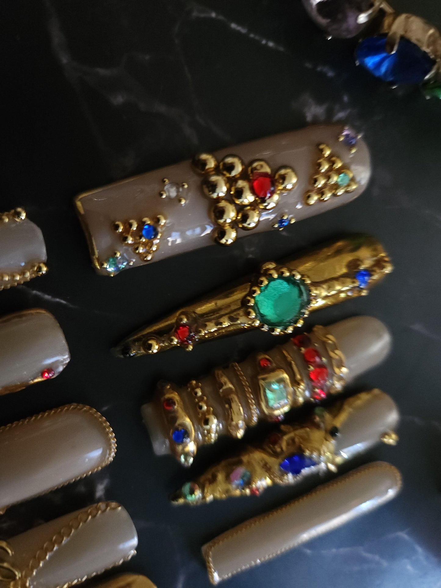 "Retro Drip" Press-On Nails Set