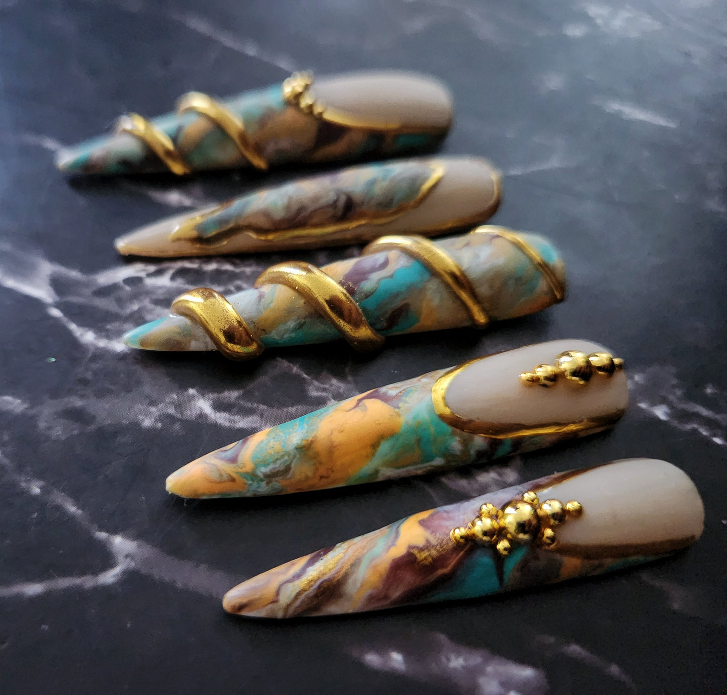 "Elysian Marble" Press-On Nails Set