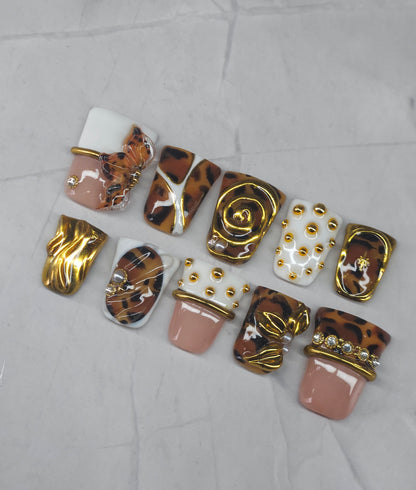 "Golden Prowl" Press-On Nails Set