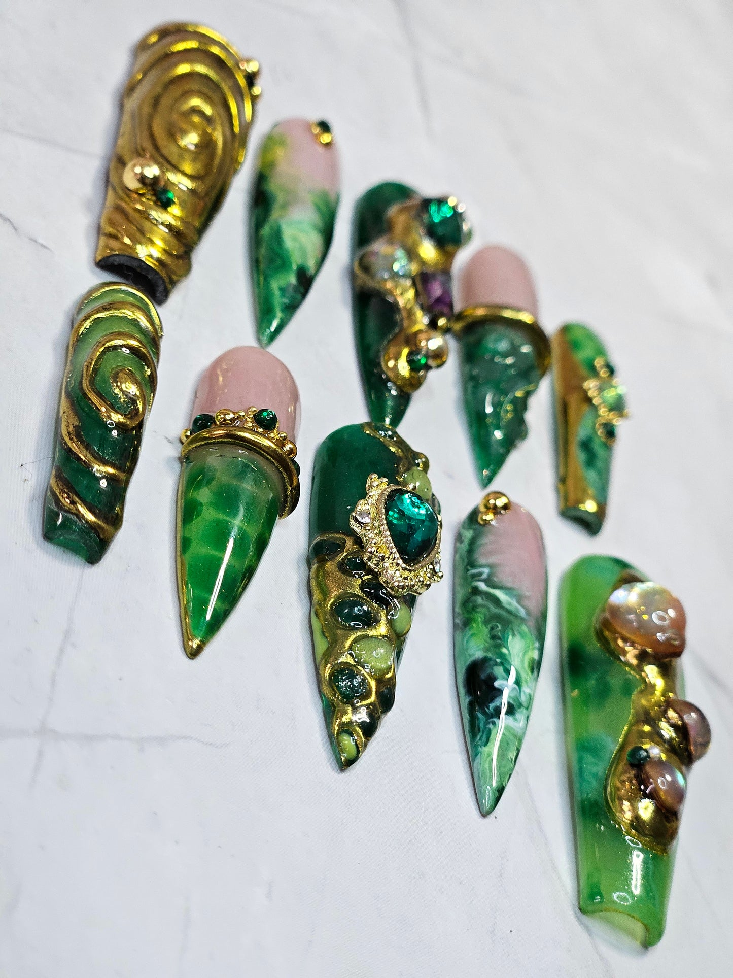 "Emerald Empire" Press-On Nails Set