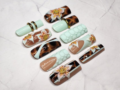 "Mint to Be Wild" Press-On Nails Set