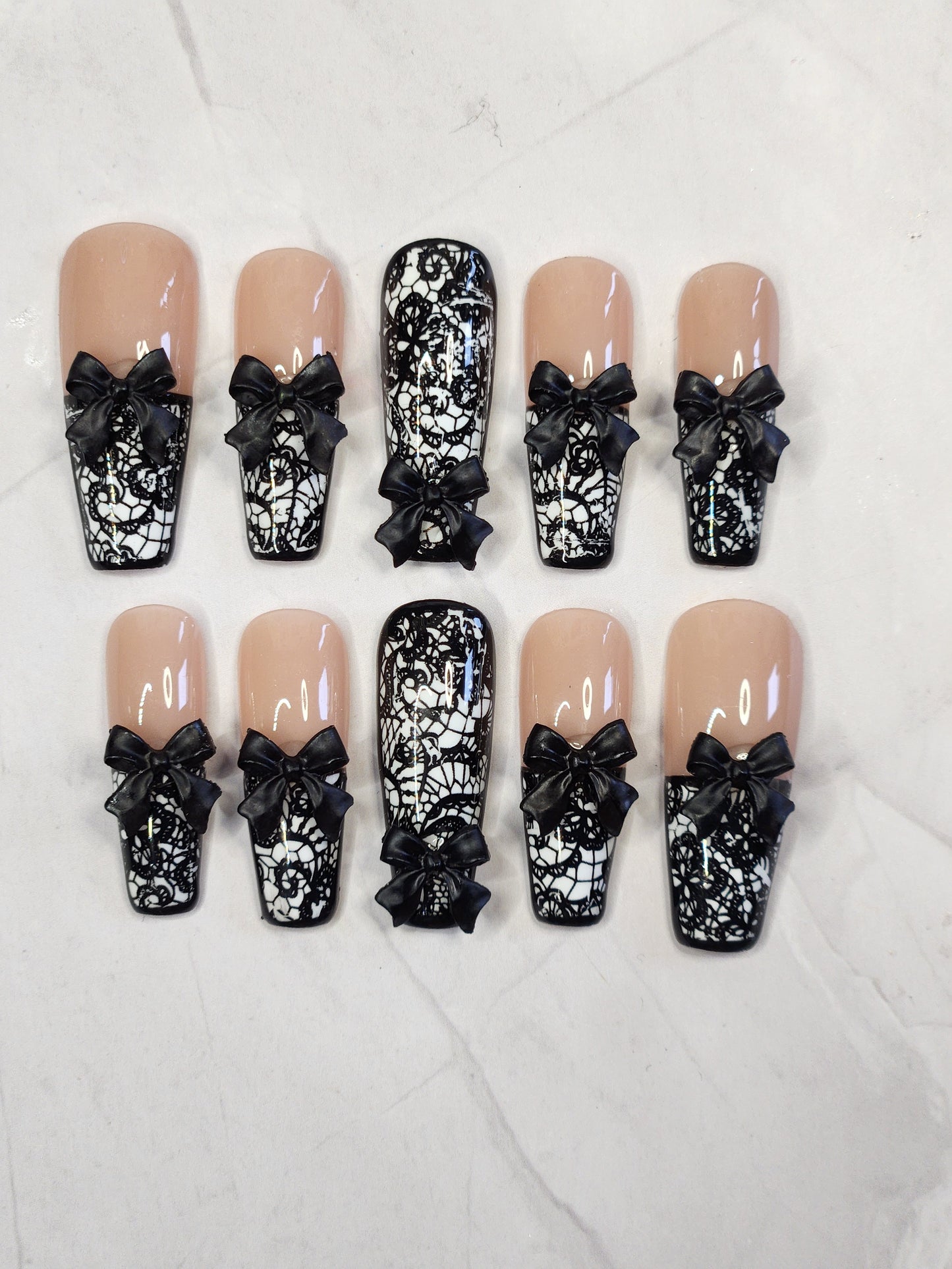 "Lucky Lace" Press-On Nails Set