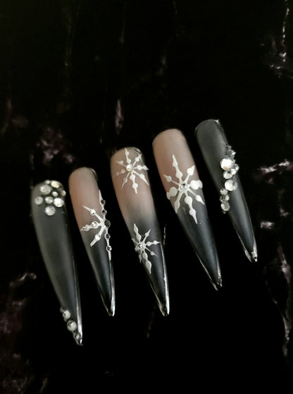 "Winter Wonderland" Press-On Nails Set