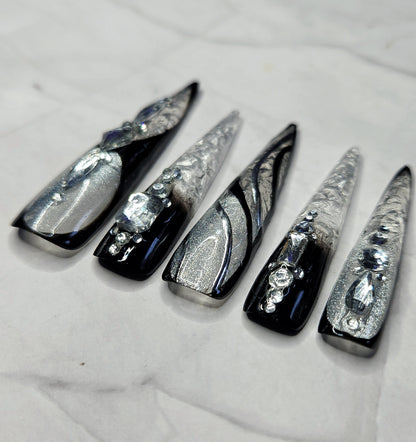 "Frostbite Kiss" Press-On Nails Set