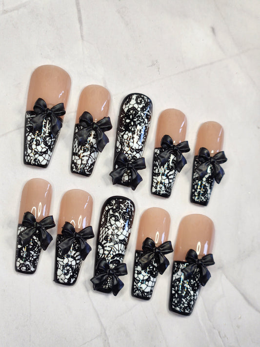 "Lucky Lace" Press-On Nails Set