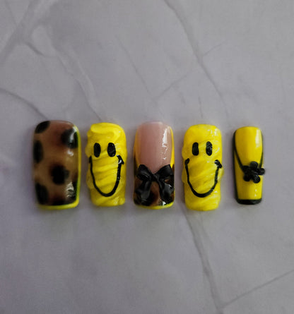 "Wild Smile" Press-On Nails Set
